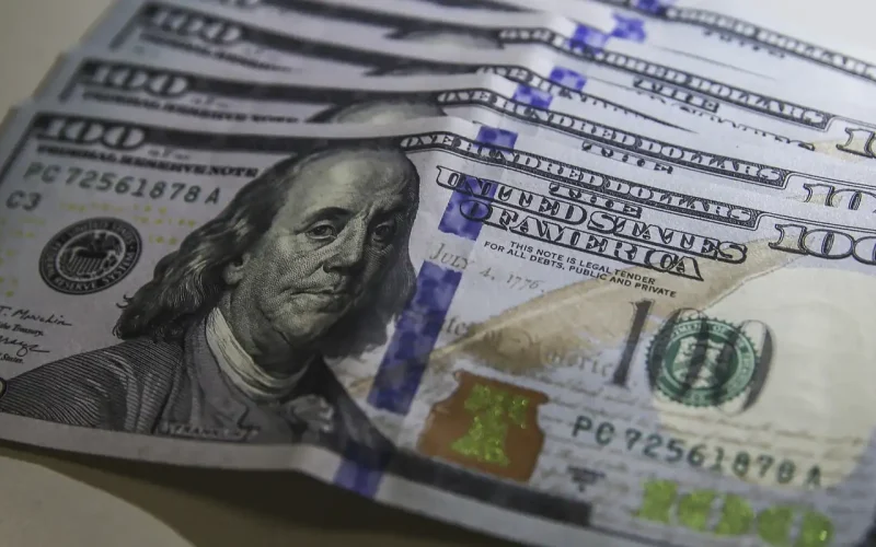 Compra de dólares em leilão promovido pelo Banco Central começa a semana