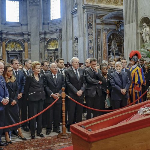 Lula emociona ao se despedir do papa Francisco no Vaticano