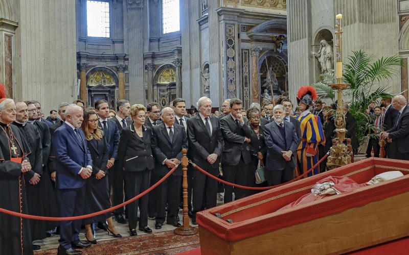 Lula emociona ao se despedir do papa Francisco no Vaticano