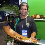 Artesã do Acre brilha com suas biojoias no Salão do Turismo paulista