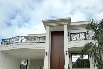 Portas de luxo e poder: as impressionantes Big Door chegam a custar R$ 50 mil no estado do Acre