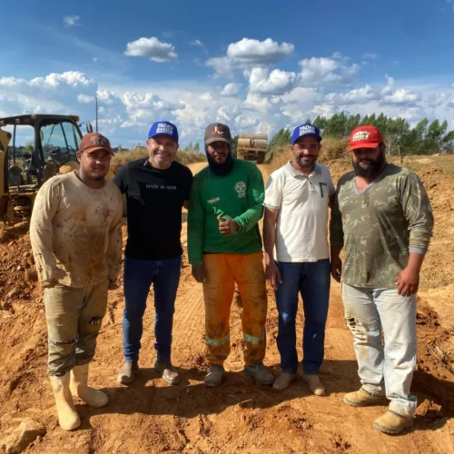 Mailza destina recursos para fiscalização de obras no Ramal do km 59, em Brasileia, acompanhadas por Tadeu Hassem.