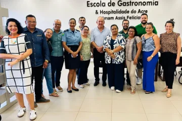 Autoridades se encontram com líderes comunitários para discutir programa de liderança